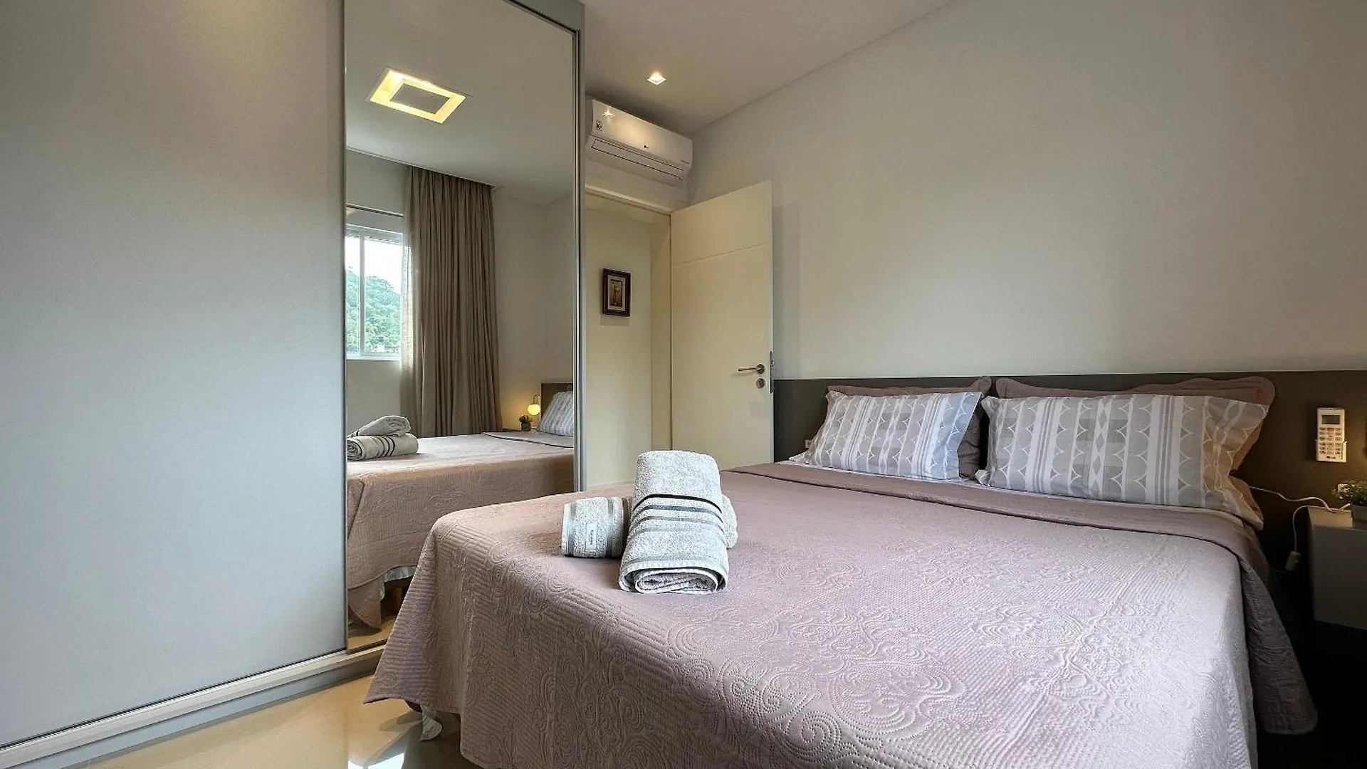 Ca01- 4 Suites| Alto Padrao | 2 Garagens| Churrasq Balneário Camboriú Lägenhet